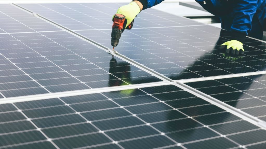 Nauja valstybės parama saulės elektrinėms ir energijos kaupikliams